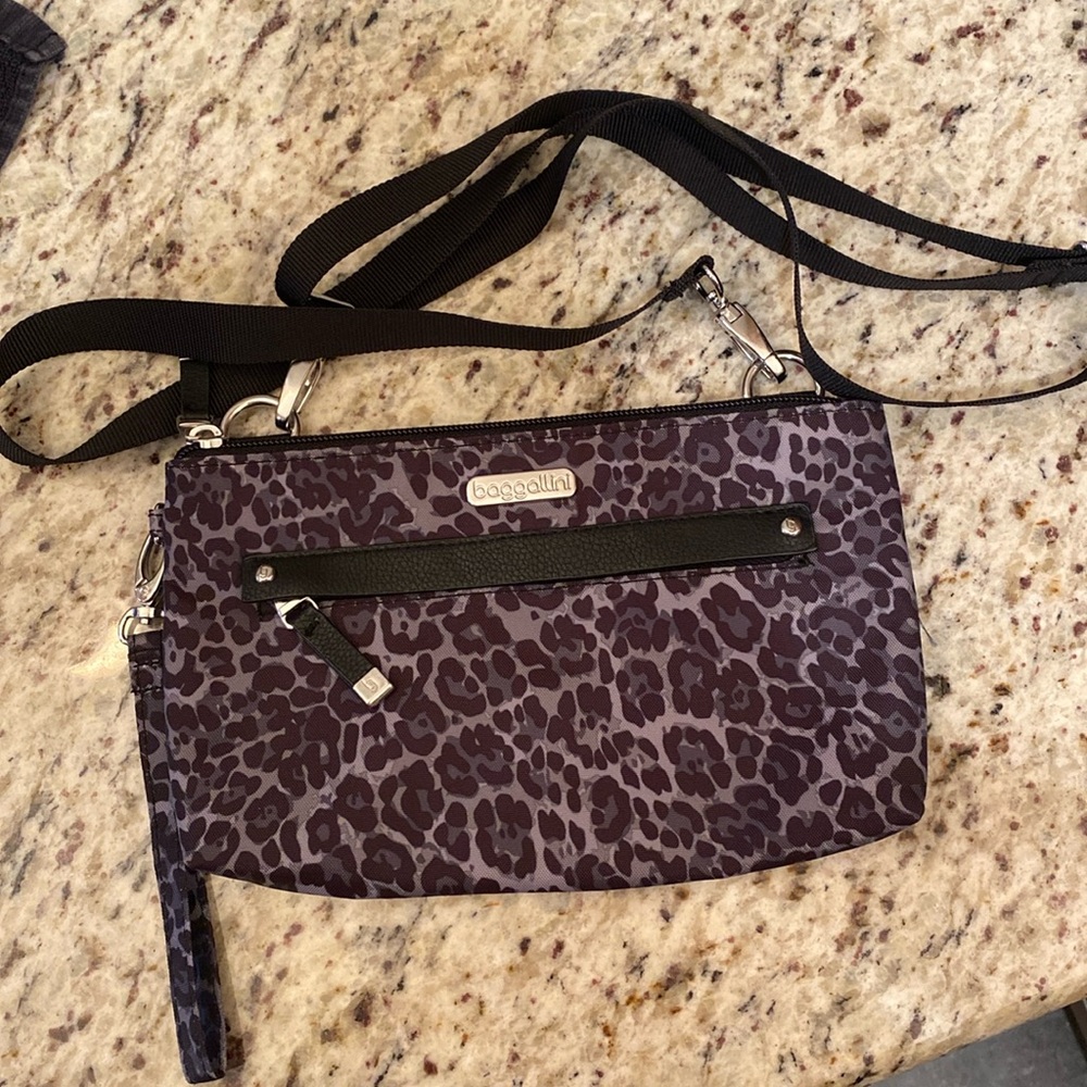 Baggallini Clutch
